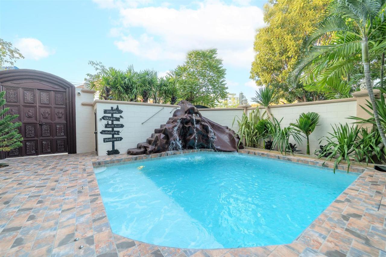 Potterland Luxury Pool Villa Pattaya Walking Street 6 Bedrooms ภายนอก รูปภาพ